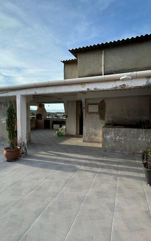 Casa à venda com 80m², 4 quartos e 2 vagasTerraço