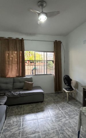 Casa à venda com 80m², 4 quartos e 2 vagasSala