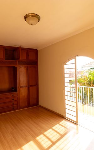 Casa à venda com 178m², 4 quartos e 3 vagas Casa à venda com 178m², 4 quartos e 3 vagasSuíte