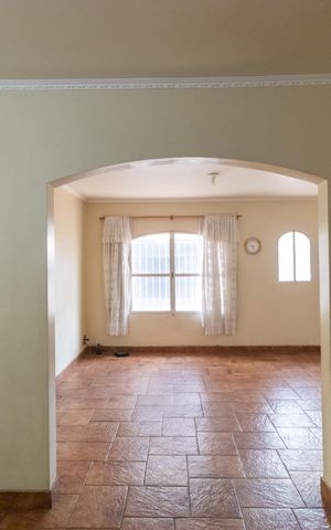Casa à venda com 178m², 4 quartos e 3 vagas Casa à venda com 178m², 4 quartos e 3 vagasSalas