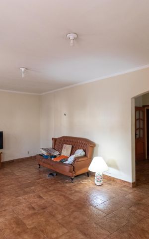 Casa à venda com 178m², 4 quartos e 3 vagas Casa à venda com 178m², 4 quartos e 3 vagasSalas