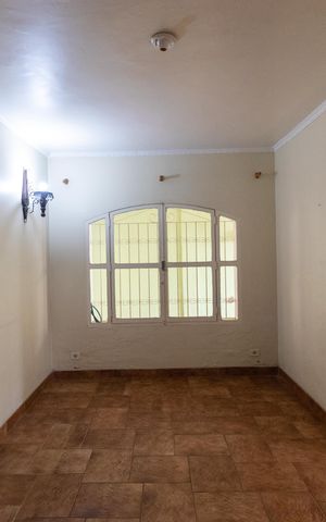 Casa à venda com 178m², 4 quartos e 3 vagas Casa à venda com 178m², 4 quartos e 3 vagasSalas