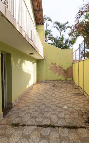 Casa à venda com 178m², 4 quartos e 3 vagas Casa à venda com 178m², 4 quartos e 3 vagasQuintal