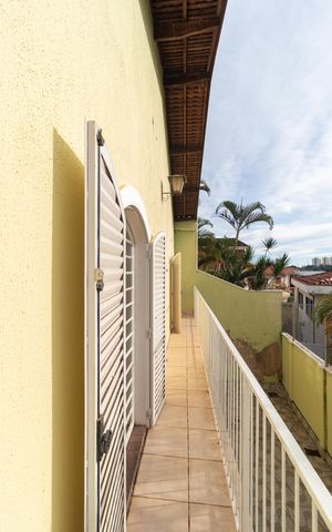 Casa à venda com 178m², 4 quartos e 3 vagas Casa à venda com 178m², 4 quartos e 3 vagasSacada da Suíte e quarto 02