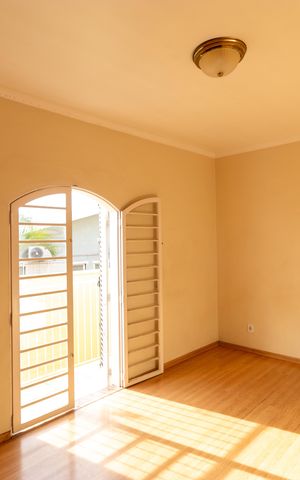 Casa à venda com 178m², 4 quartos e 3 vagas Casa à venda com 178m², 4 quartos e 3 vagasSuíte
