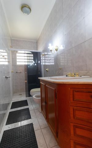 Casa à venda com 178m², 4 quartos e 3 vagas Casa à venda com 178m², 4 quartos e 3 vagasBanheiro da Suíte