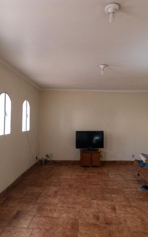 Casa à venda com 178m², 4 quartos e 3 vagas Casa à venda com 178m², 4 quartos e 3 vagasSalas