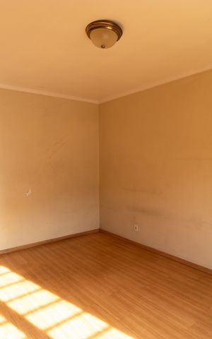 Casa à venda com 178m², 4 quartos e 3 vagas Casa à venda com 178m², 4 quartos e 3 vagasQuarto 02