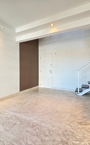 Apartamento à venda com 64m², 1 quarto e 2 vagas Apartamento à venda com 64m², 1 quarto e 2 vagasSala