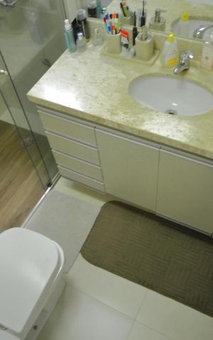 Apartamento à venda com 72m², 2 quartos e 2 vagasBanheiro da Suíte 