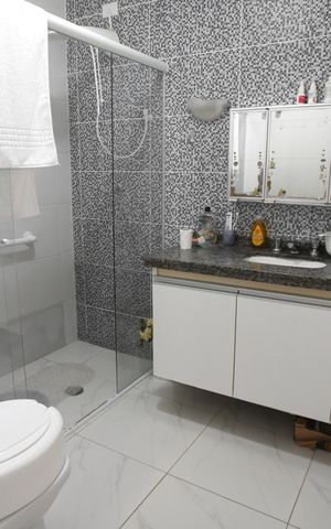 Casa para alugar com 600m², 5 quartos e 6 vagasBanheiro da Suíte 1