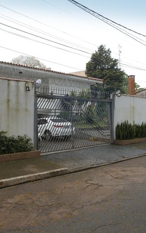 Casa para alugar com 600m², 5 quartos e 6 vagasFachada