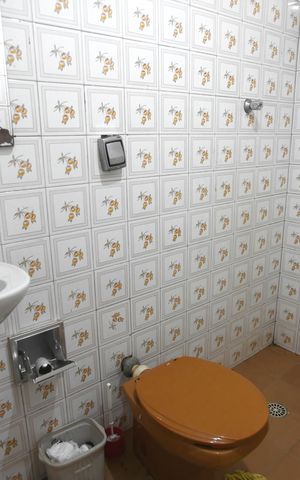Casa para alugar com 600m², 5 quartos e 6 vagasBanheiro de serviço