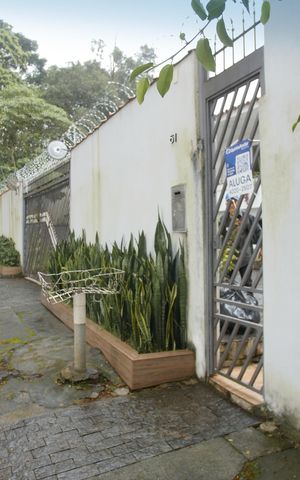 Casa para alugar com 600m², 5 quartos e 6 vagasFachada
