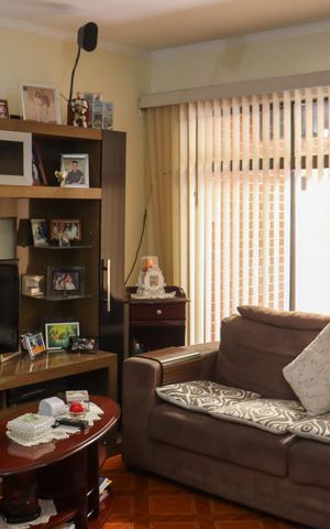 Casa à venda com 226m², 4 quartos e 2 vagasSala
