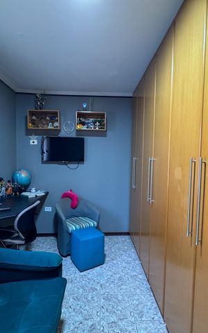 Casa à venda com 226m², 4 quartos e 2 vagas Casa à venda com 226m², 4 quartos e 2 vagasQuarto 1