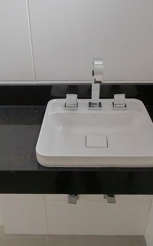 Casa de condomínio à venda com 140m², 2 quartos e 3 vagas Casa de condomínio à venda com 140m², 2 quartos e 3 vagasBanheiro da Suíte