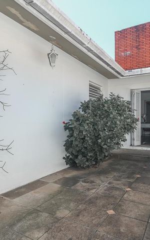 Casa para alugar com 232m², 3 quartos e 2 vagasFundos