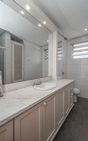Casa para alugar com 232m², 3 quartos e 2 vagasBanheiro Social