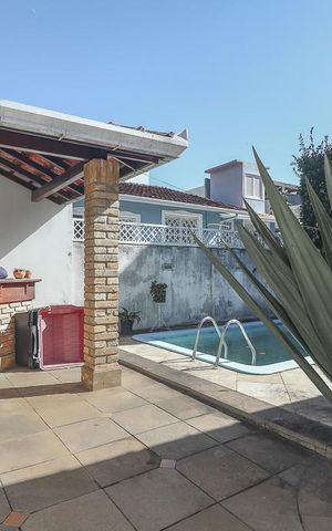 Casa para alugar com 232m², 3 quartos e 2 vagasFundos
