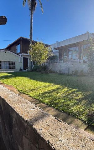 Casa à venda com 400m², 2 quartos e 3 vagas Casa à venda com 400m², 2 quartos e 3 vagasÁrea comum