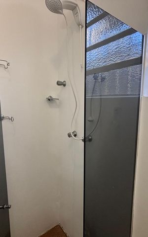 Casa à venda com 400m², 2 quartos e 3 vagas Casa à venda com 400m², 2 quartos e 3 vagasBanheiro da Suíte