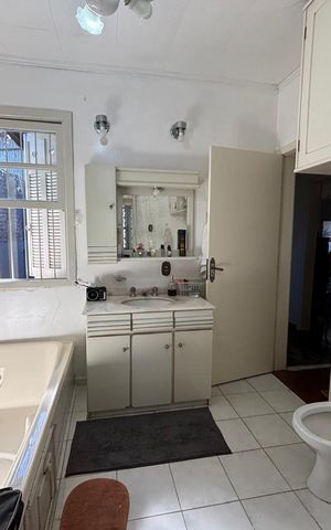 Casa à venda com 400m², 2 quartos e 3 vagas Casa à venda com 400m², 2 quartos e 3 vagasBanheiro da Suíte 2