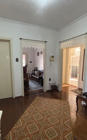 Casa à venda com 400m², 2 quartos e 3 vagas Casa à venda com 400m², 2 quartos e 3 vagasCorredor