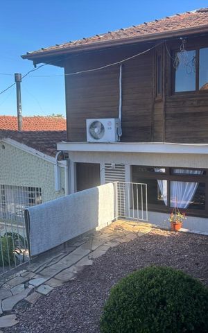 Casa à venda com 400m², 2 quartos e 3 vagas Casa à venda com 400m², 2 quartos e 3 vagasÁrea comum