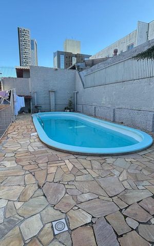 Casa à venda com 400m², 2 quartos e 3 vagas Casa à venda com 400m², 2 quartos e 3 vagasÁrea comum