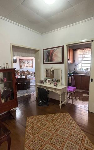 Casa à venda com 400m², 2 quartos e 3 vagas Casa à venda com 400m², 2 quartos e 3 vagasCorredor