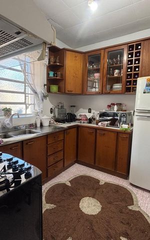 Casa à venda com 400m², 2 quartos e 3 vagas Casa à venda com 400m², 2 quartos e 3 vagasCozinha