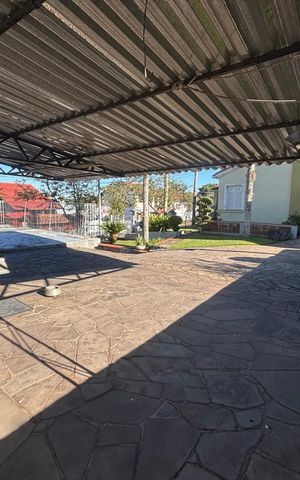 Casa à venda com 400m², 2 quartos e 3 vagas Casa à venda com 400m², 2 quartos e 3 vagasÁrea comum
