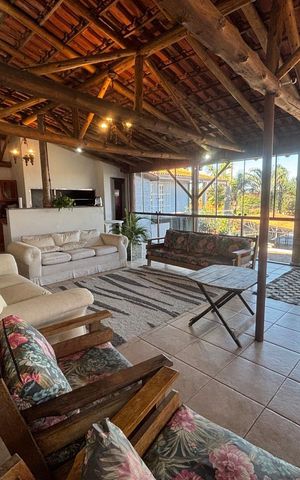 Casa à venda com 400m², 2 quartos e 3 vagas Casa à venda com 400m², 2 quartos e 3 vagasÁrea comum