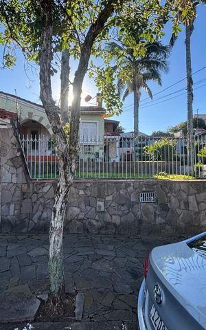 Casa à venda com 400m², 2 quartos e 3 vagas Casa à venda com 400m², 2 quartos e 3 vagasFachada
