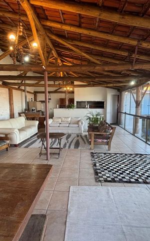 Casa à venda com 400m², 2 quartos e 3 vagas Casa à venda com 400m², 2 quartos e 3 vagasÁrea comum