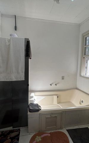 Casa à venda com 400m², 2 quartos e 3 vagas Casa à venda com 400m², 2 quartos e 3 vagasBanheiro da Suíte 2