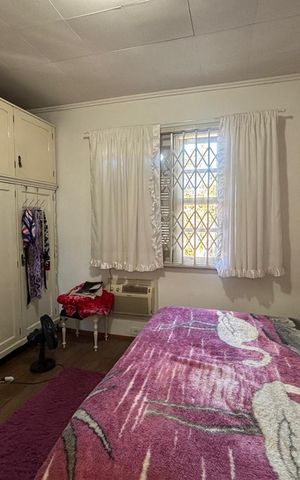 Casa à venda com 400m², 2 quartos e 3 vagas Casa à venda com 400m², 2 quartos e 3 vagasSuíte 2