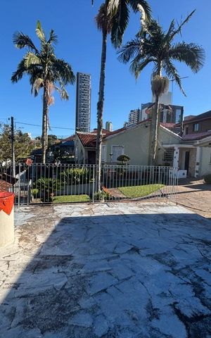 Casa à venda com 400m², 2 quartos e 3 vagas Casa à venda com 400m², 2 quartos e 3 vagasÁrea comum