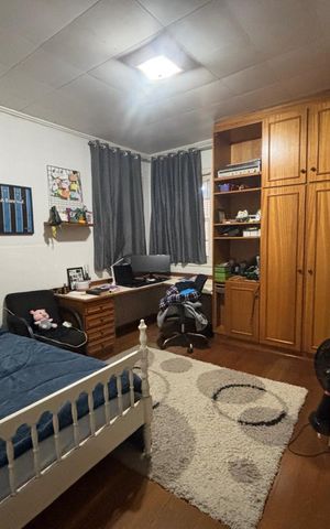 Casa à venda com 400m², 2 quartos e 3 vagas Casa à venda com 400m², 2 quartos e 3 vagasSuíte