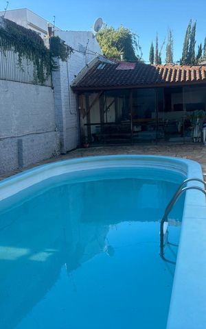 Casa à venda com 400m², 2 quartos e 3 vagas Casa à venda com 400m², 2 quartos e 3 vagasÁrea comum