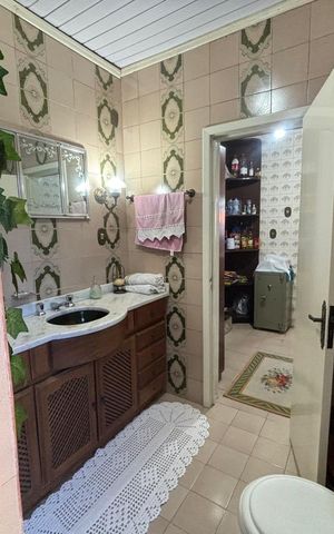 Casa à venda com 400m², 2 quartos e 3 vagas Casa à venda com 400m², 2 quartos e 3 vagasBanheiro social