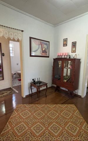 Casa à venda com 400m², 2 quartos e 3 vagas Casa à venda com 400m², 2 quartos e 3 vagasCorredor