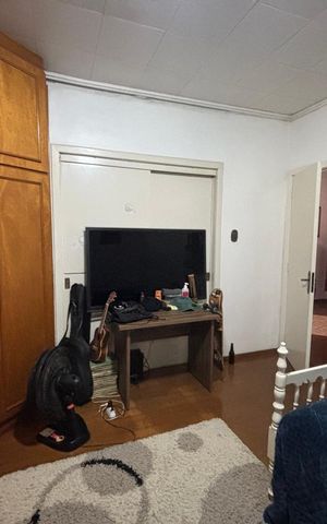 Casa à venda com 400m², 2 quartos e 3 vagas Casa à venda com 400m², 2 quartos e 3 vagasSuíte