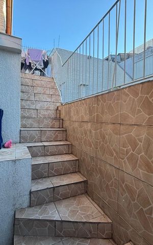 Casa à venda com 400m², 2 quartos e 3 vagas Casa à venda com 400m², 2 quartos e 3 vagasÁrea comum