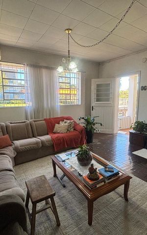 Casa à venda com 400m², 2 quartos e 3 vagas Casa à venda com 400m², 2 quartos e 3 vagasSala