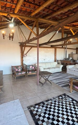 Casa à venda com 400m², 2 quartos e 3 vagas Casa à venda com 400m², 2 quartos e 3 vagasÁrea comum
