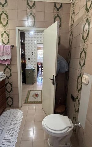 Casa à venda com 400m², 2 quartos e 3 vagas Casa à venda com 400m², 2 quartos e 3 vagasBanheiro social