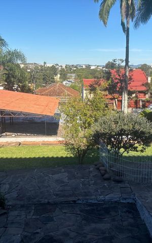 Casa à venda com 400m², 2 quartos e 3 vagas Casa à venda com 400m², 2 quartos e 3 vagasÁrea comum