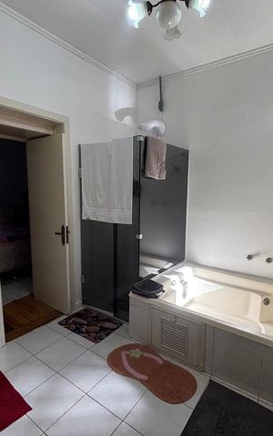 Casa à venda com 400m², 2 quartos e 3 vagas Casa à venda com 400m², 2 quartos e 3 vagasBanheiro da Suíte 2